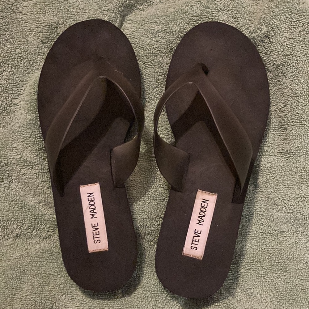 Black Steve Madden Selma Flip Flop Dress Shoes 1” heels Great Condition, size 7B
